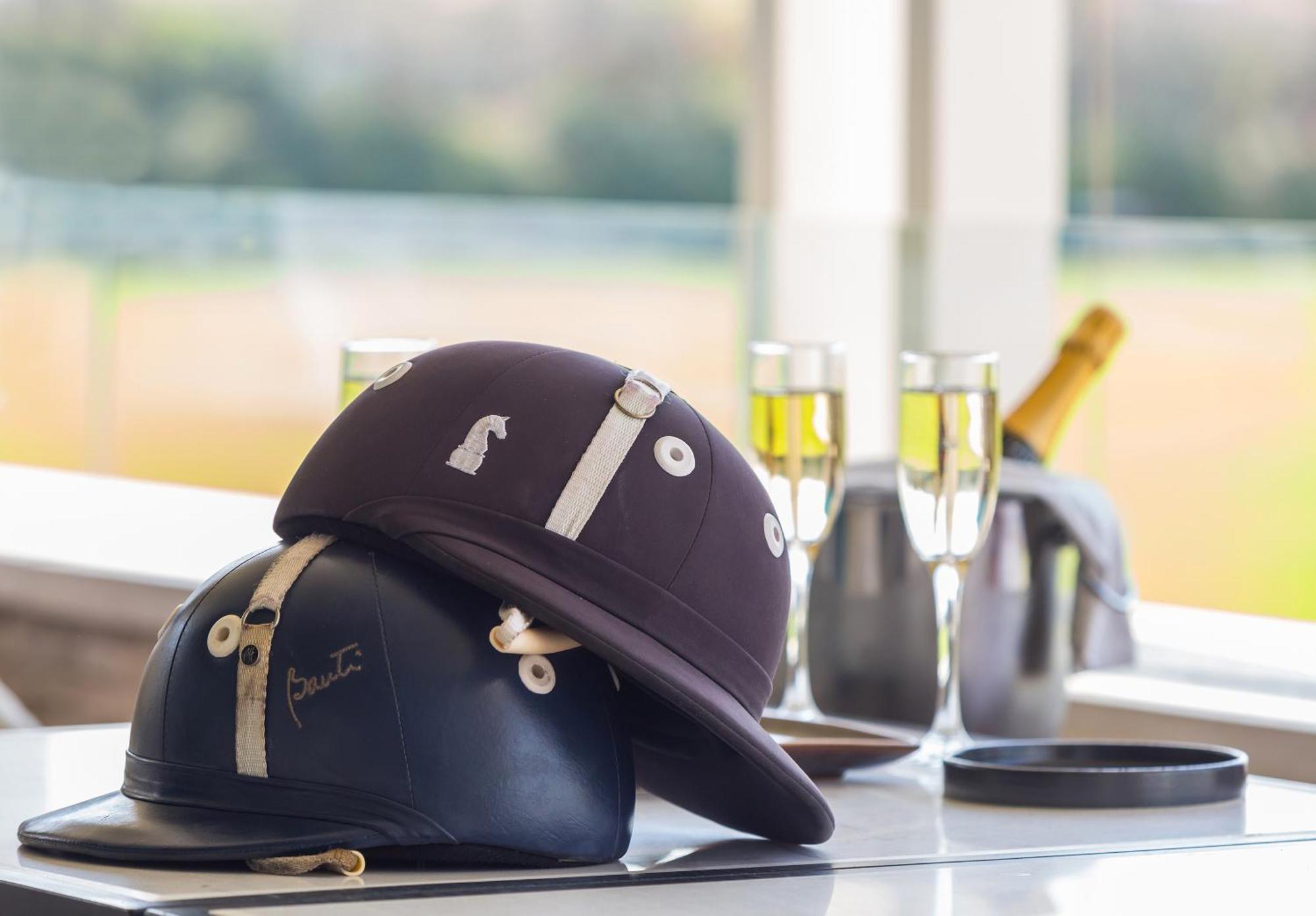 Melia Desert Palm Member Of Melia Collection Dubai Exterior photo Polo helmet